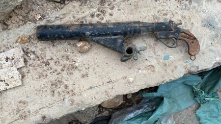 الشرطة اعتقال مشتبه من الفريديس بشبهة حيازة سلاح 